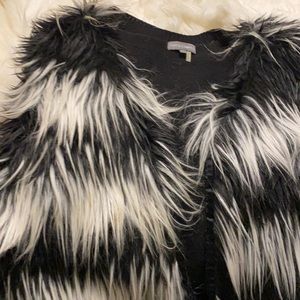 Vince Camuto Black and white furry vest M/L